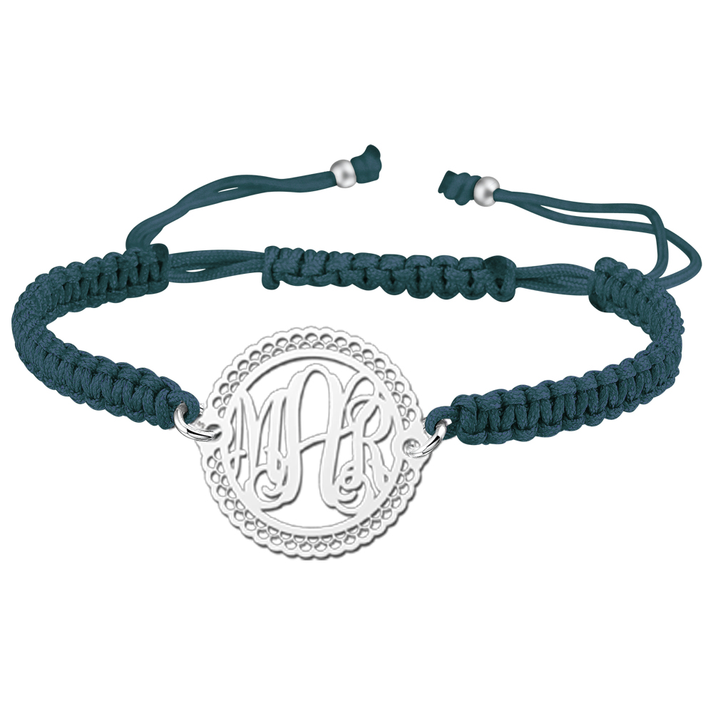 Armband mit Monogrammen und Verzierung