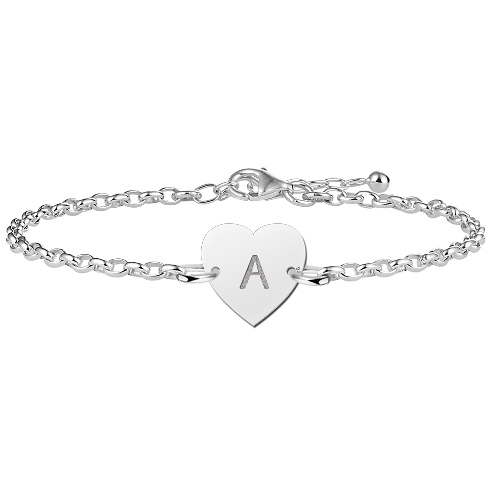 Silbernes Armband mit Buchstaben herzförmig