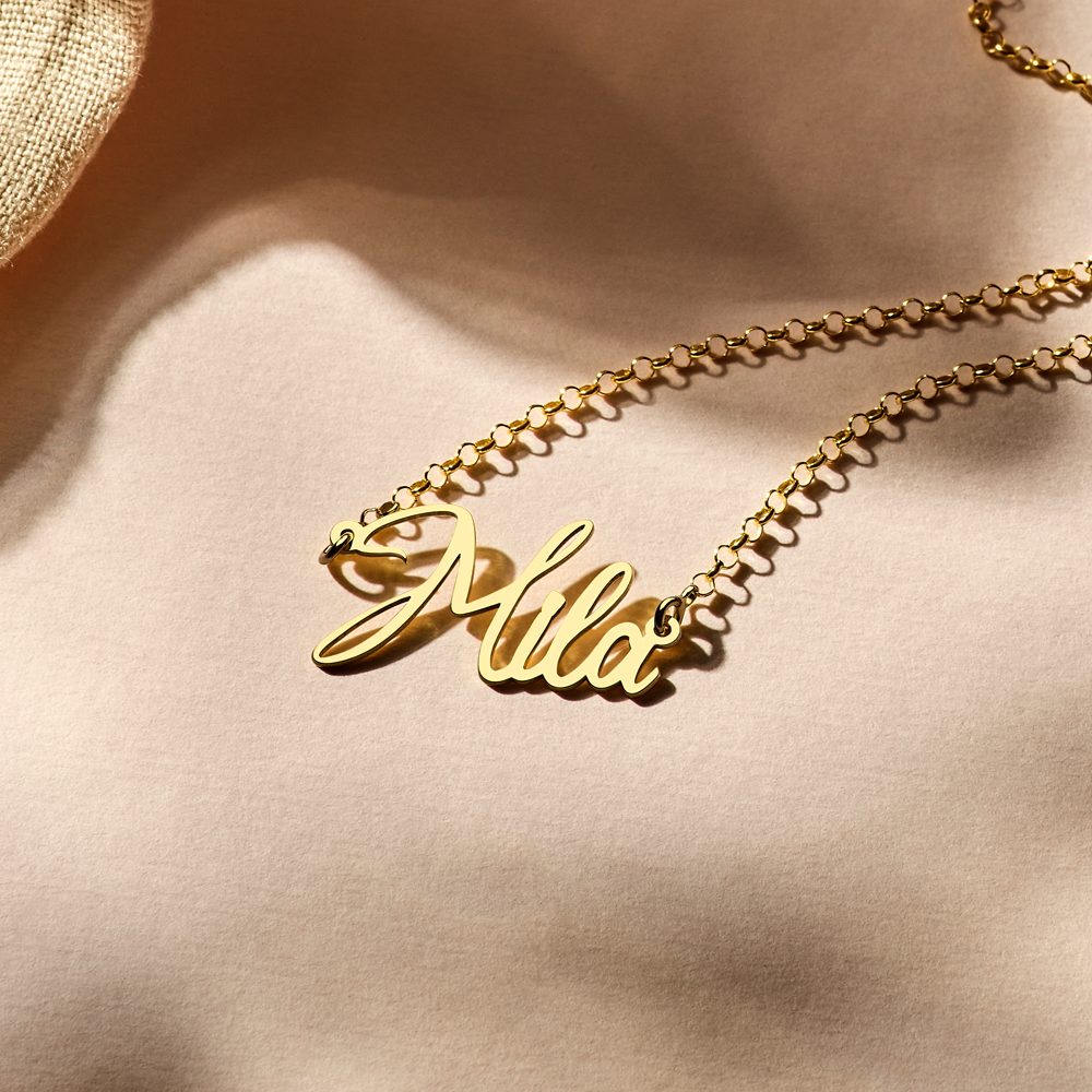 Goldene Namenskette Model Mila