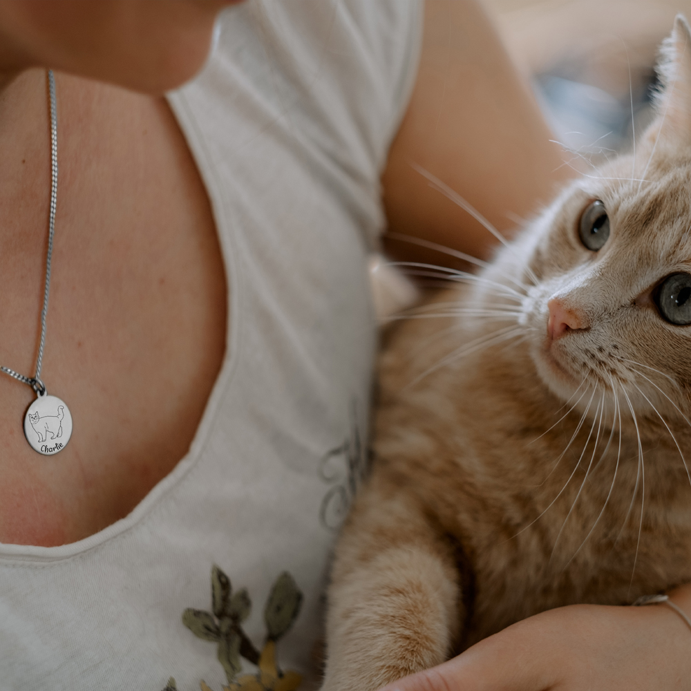 Silberner Katzenanhänger mit Name Perserkatze