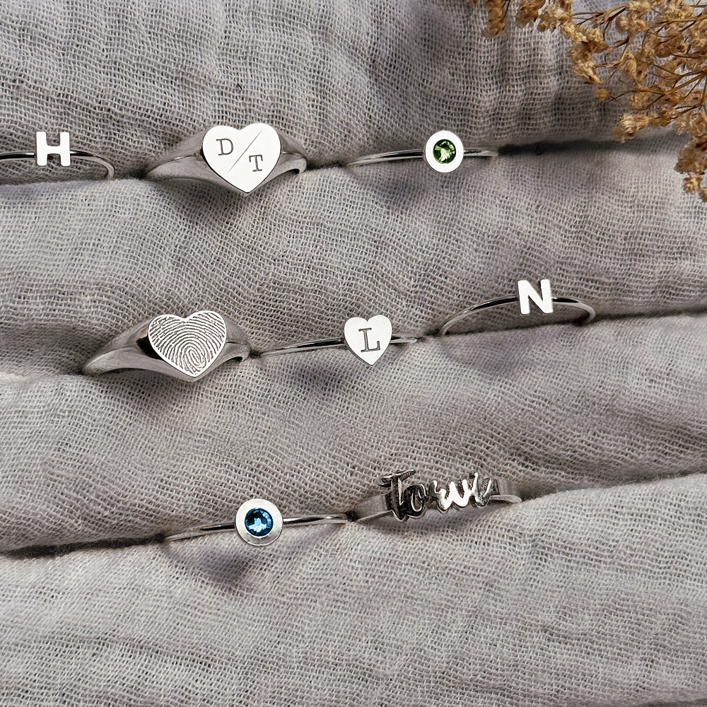 Silberner Ring mit Herz und Initialen