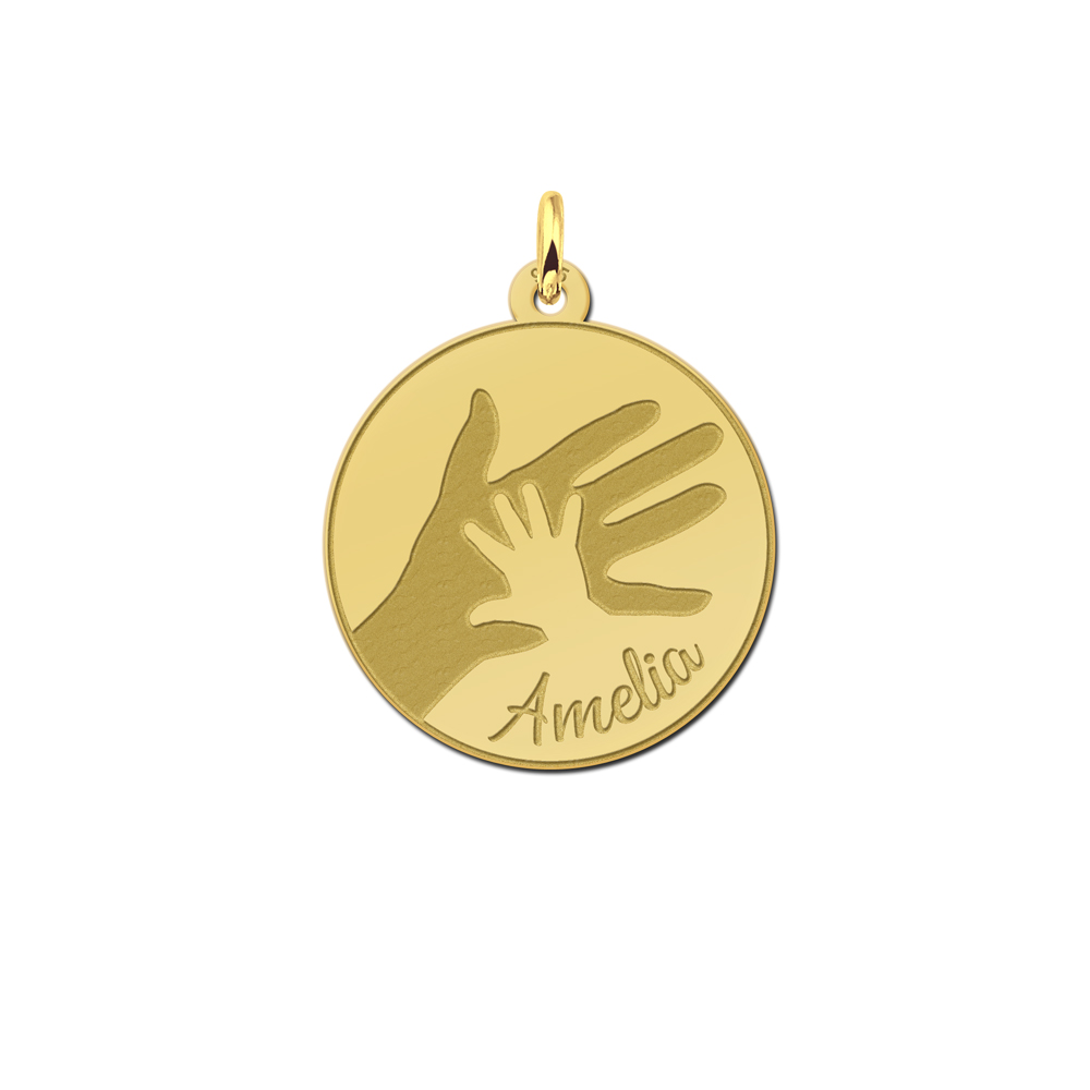 Goldener runder Anhänger mit großem und kleinem Handabdruck