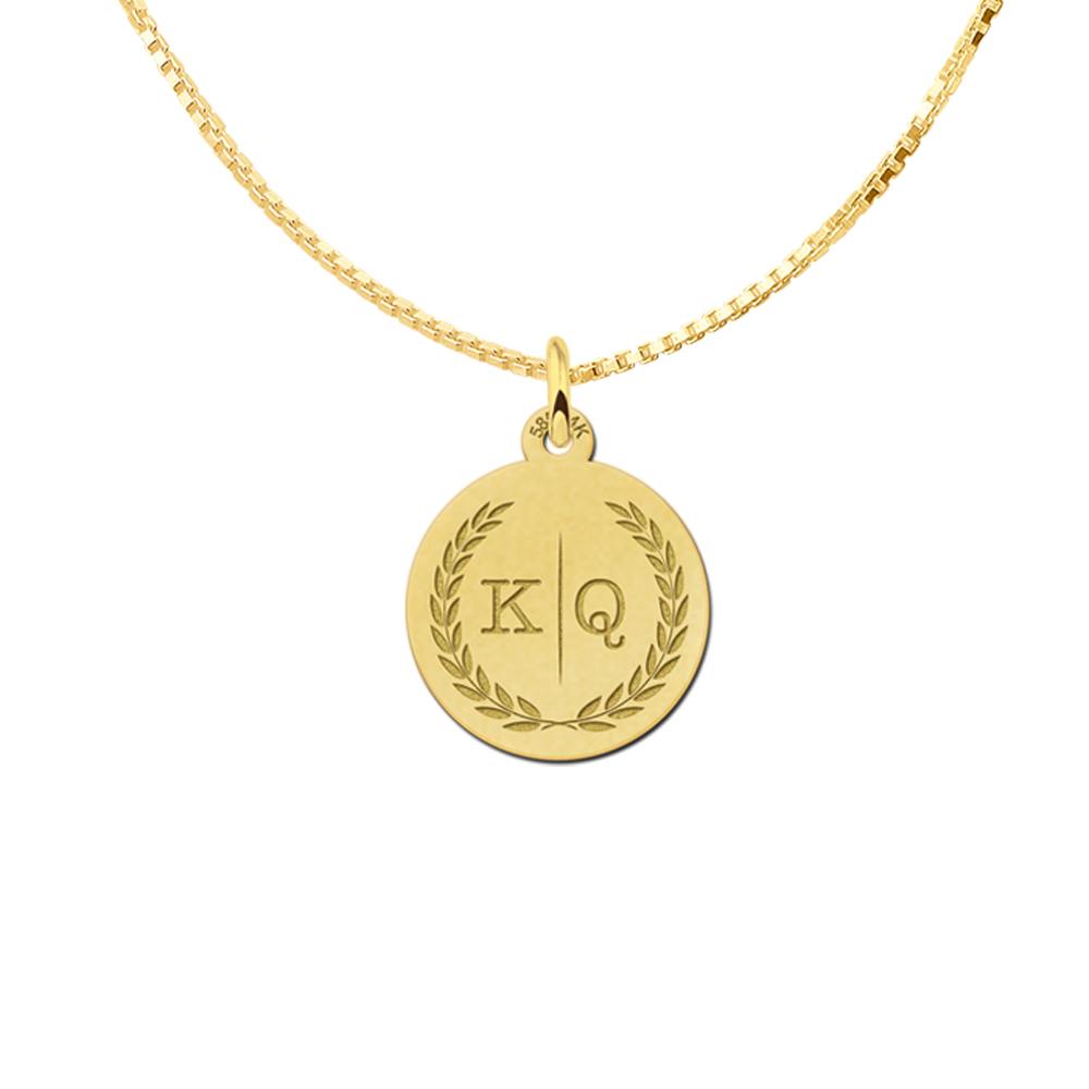 Goldkette mit zwei Buchstaben