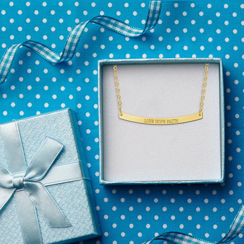Goldene Kette mit geschwungene Bar