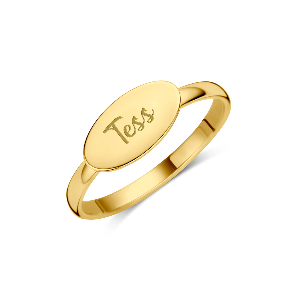 Goldener Ring mit Oval und Namen